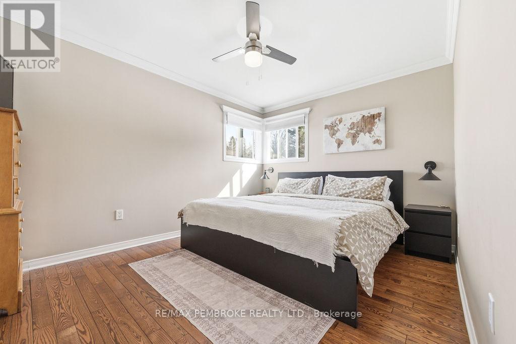 11 Irene Street, Laurentian Valley, Ontario  K8A 7M2 - Photo 21 - X12960648