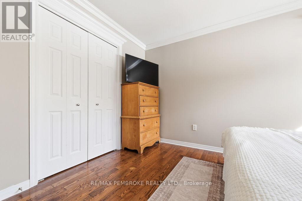 11 Irene Street, Laurentian Valley, Ontario  K8A 7M2 - Photo 22 - X12960648