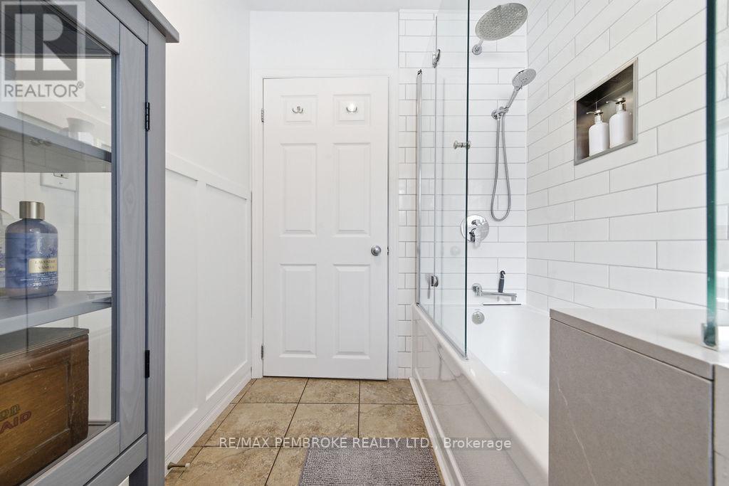 11 Irene Street, Laurentian Valley, Ontario  K8A 7M2 - Photo 24 - X12960648