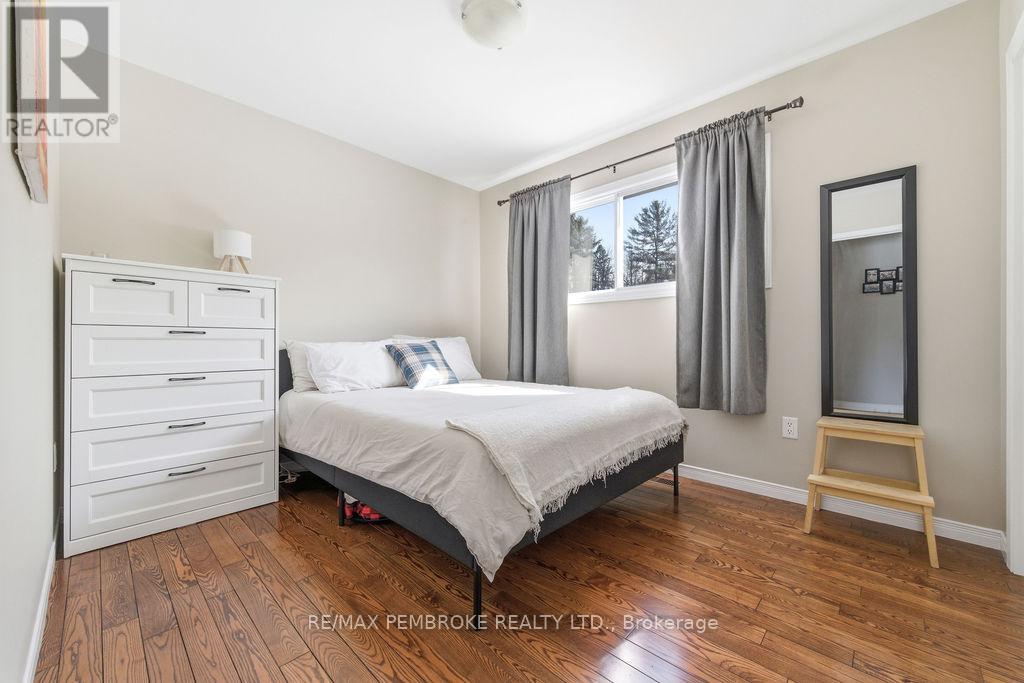 11 Irene Street, Laurentian Valley, Ontario  K8A 7M2 - Photo 27 - X12960648