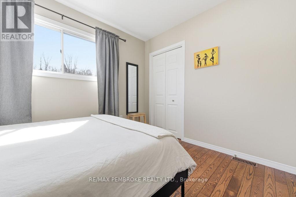 11 Irene Street, Laurentian Valley, Ontario  K8A 7M2 - Photo 28 - X12960648