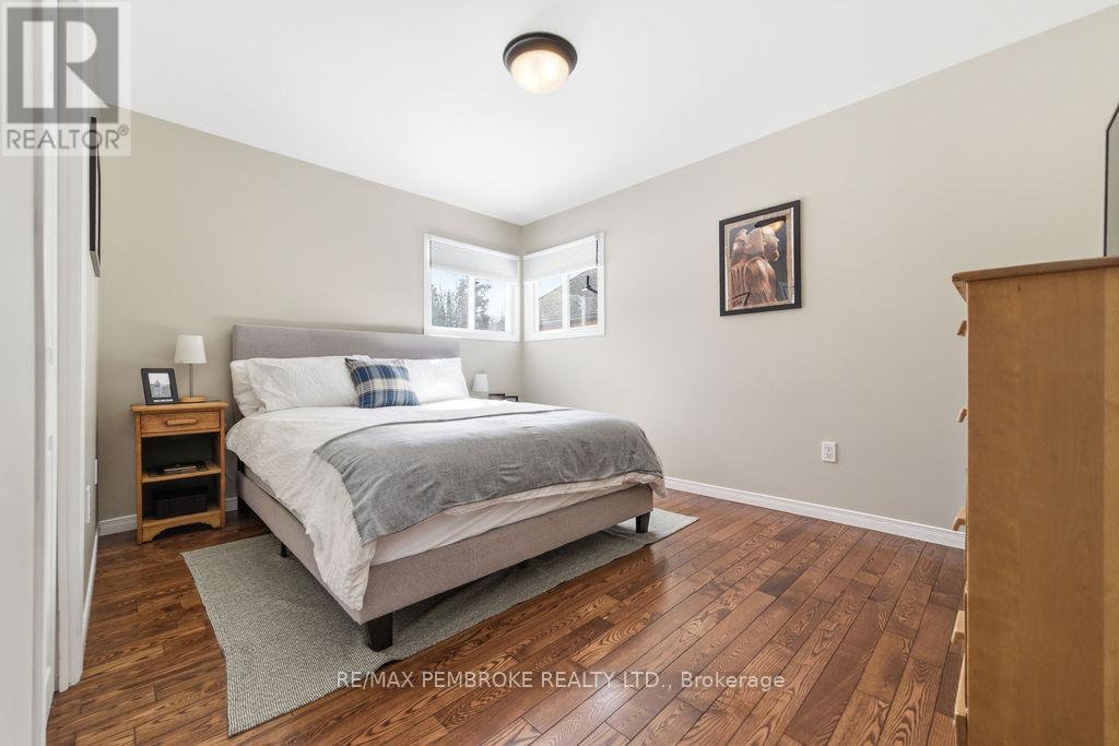 11 Irene Street, Laurentian Valley, Ontario  K8A 7M2 - Photo 29 - X12960648