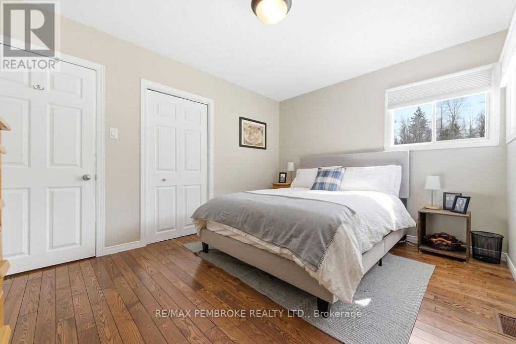 11 Irene Street, Laurentian Valley, Ontario  K8A 7M2 - Photo 30 - X12960648