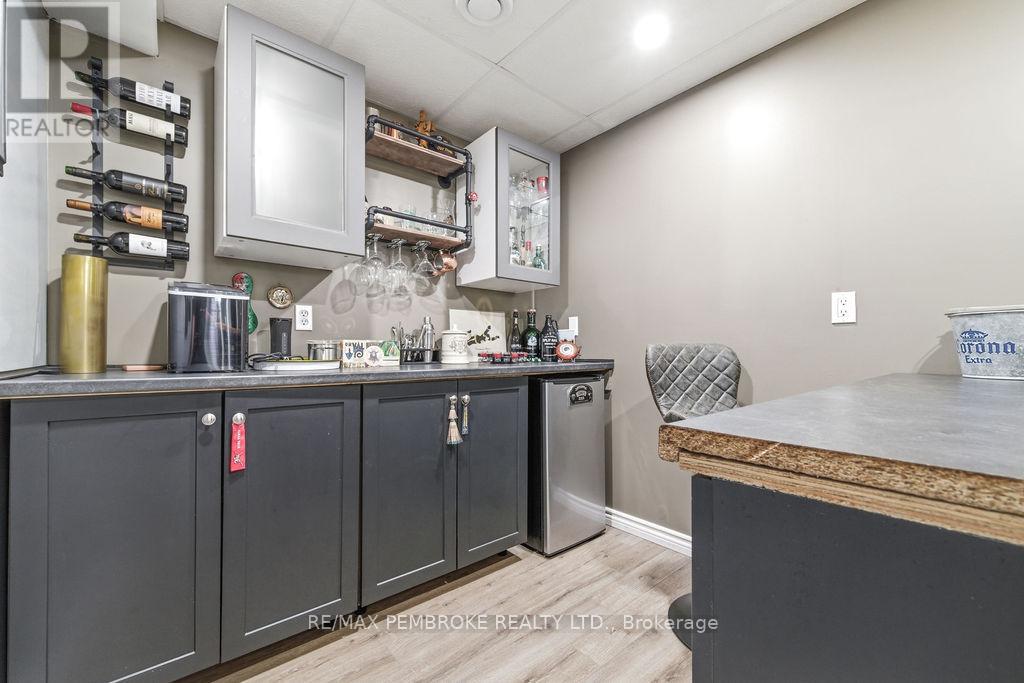 11 Irene Street, Laurentian Valley, Ontario  K8A 7M2 - Photo 36 - X12960648