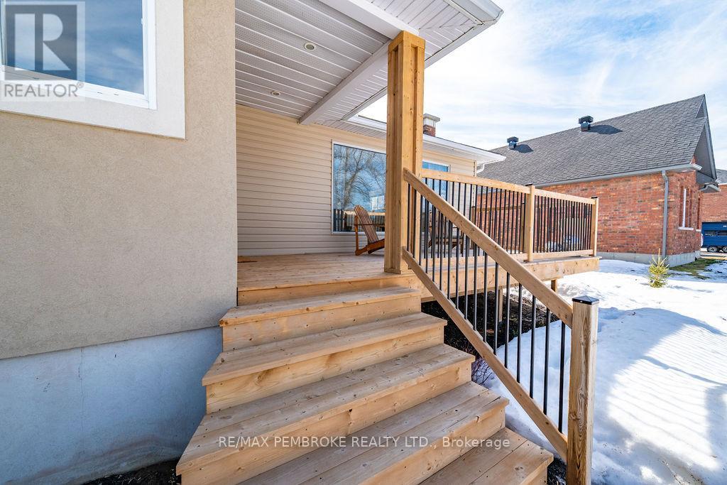 11 Irene Street, Laurentian Valley, Ontario  K8A 7M2 - Photo 38 - X12960648