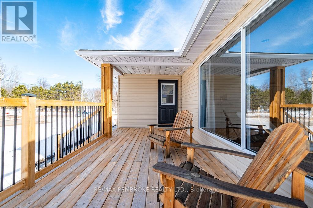 11 Irene Street, Laurentian Valley, Ontario  K8A 7M2 - Photo 39 - X12960648