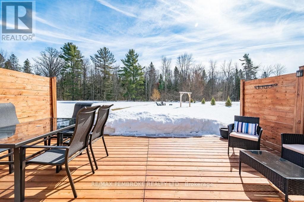 11 Irene Street, Laurentian Valley, Ontario  K8A 7M2 - Photo 41 - X12960648