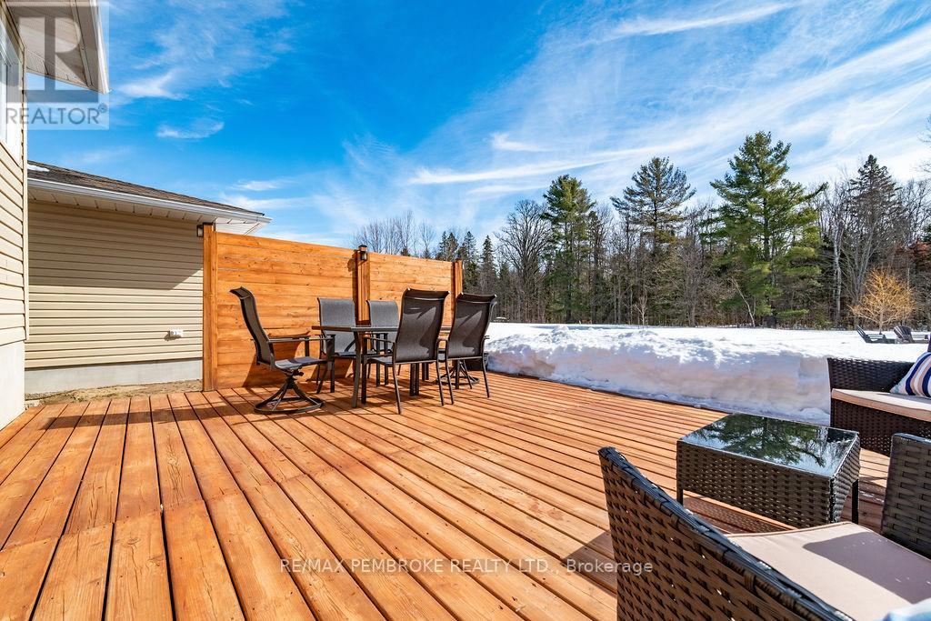 11 Irene Street, Laurentian Valley, Ontario  K8A 7M2 - Photo 42 - X12960648