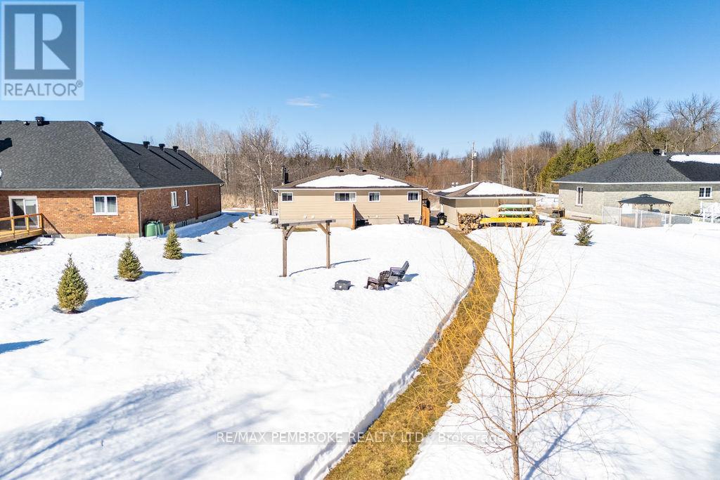 11 Irene Street, Laurentian Valley, Ontario  K8A 7M2 - Photo 44 - X12960648