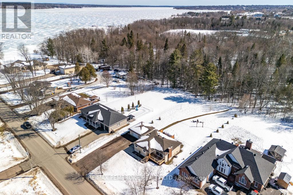 11 Irene Street, Laurentian Valley, Ontario  K8A 7M2 - Photo 47 - X12960648