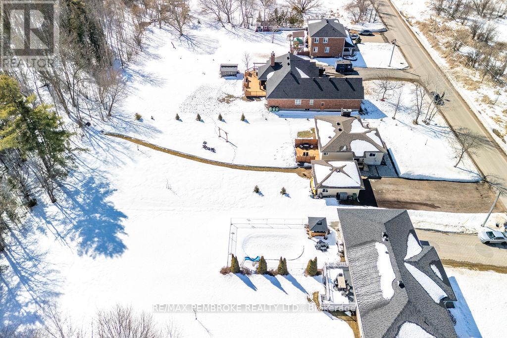 11 Irene Street, Laurentian Valley, Ontario  K8A 7M2 - Photo 49 - X12960648