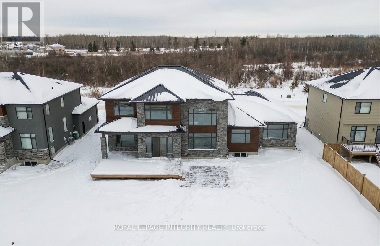 671 Ballycastle Crescent, Ottawa, Ontario K1X 0A3 - Photo 3 - X12960734