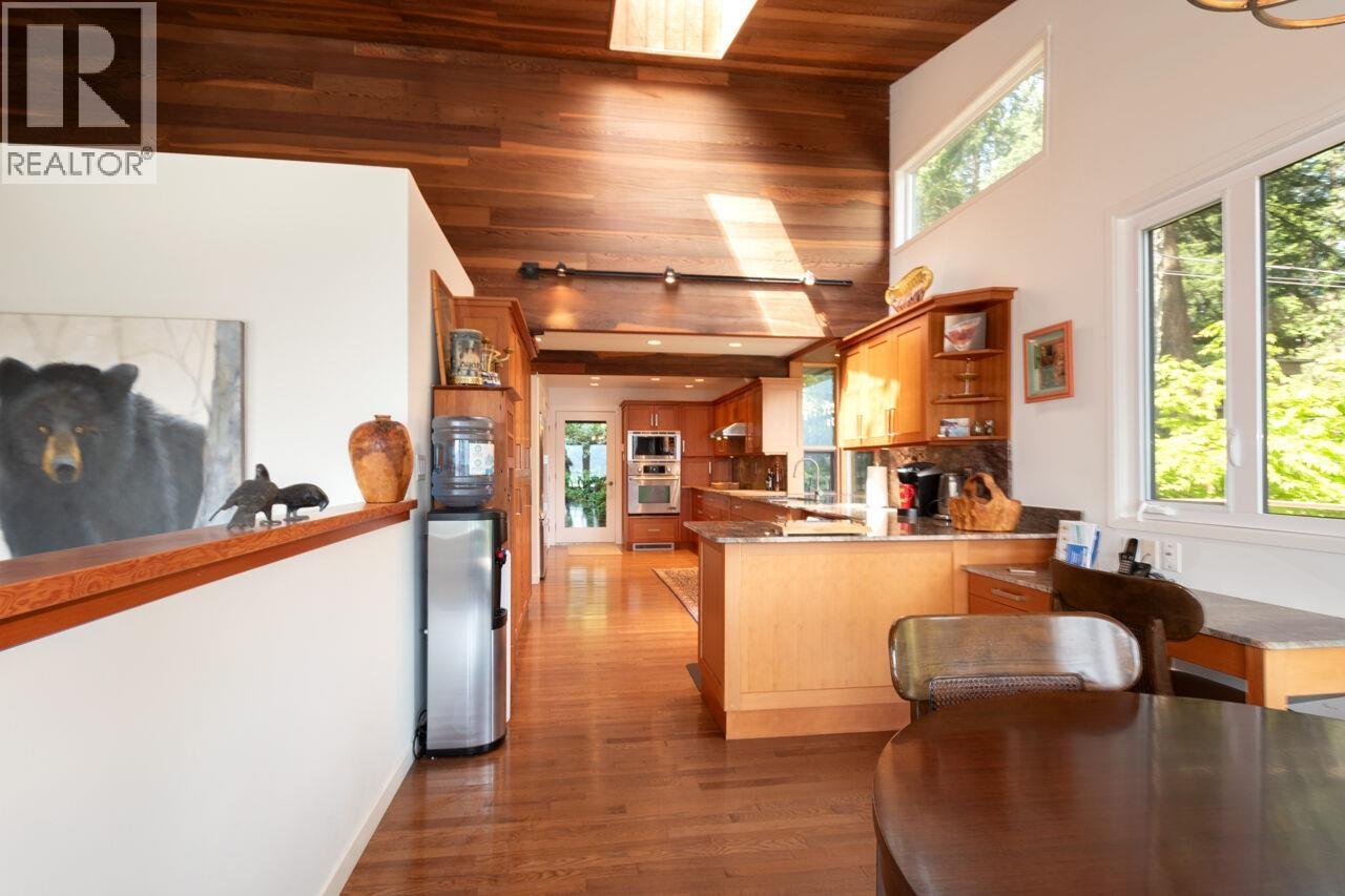 896 Taylor Road, Bowen Island, British Columbia  V0N 1G1 - Photo 16 - R3107031