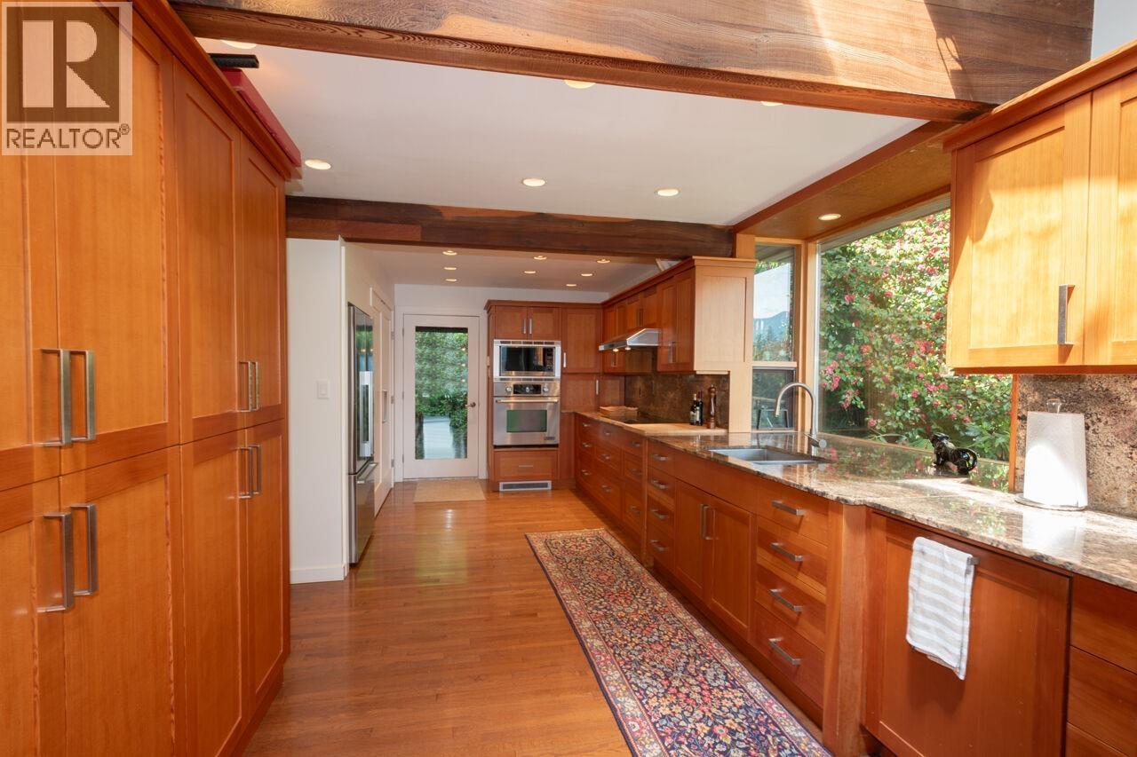 896 Taylor Road, Bowen Island, British Columbia  V0N 1G1 - Photo 17 - R3107031