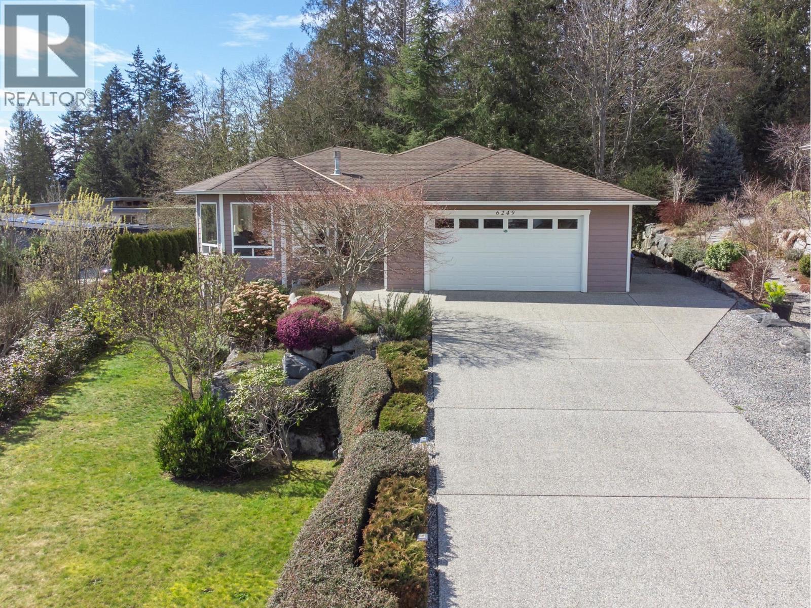 6249 Baillie Road, Sechelt, British Columbia  V7Z 0R5 - Photo 2 - R3107040