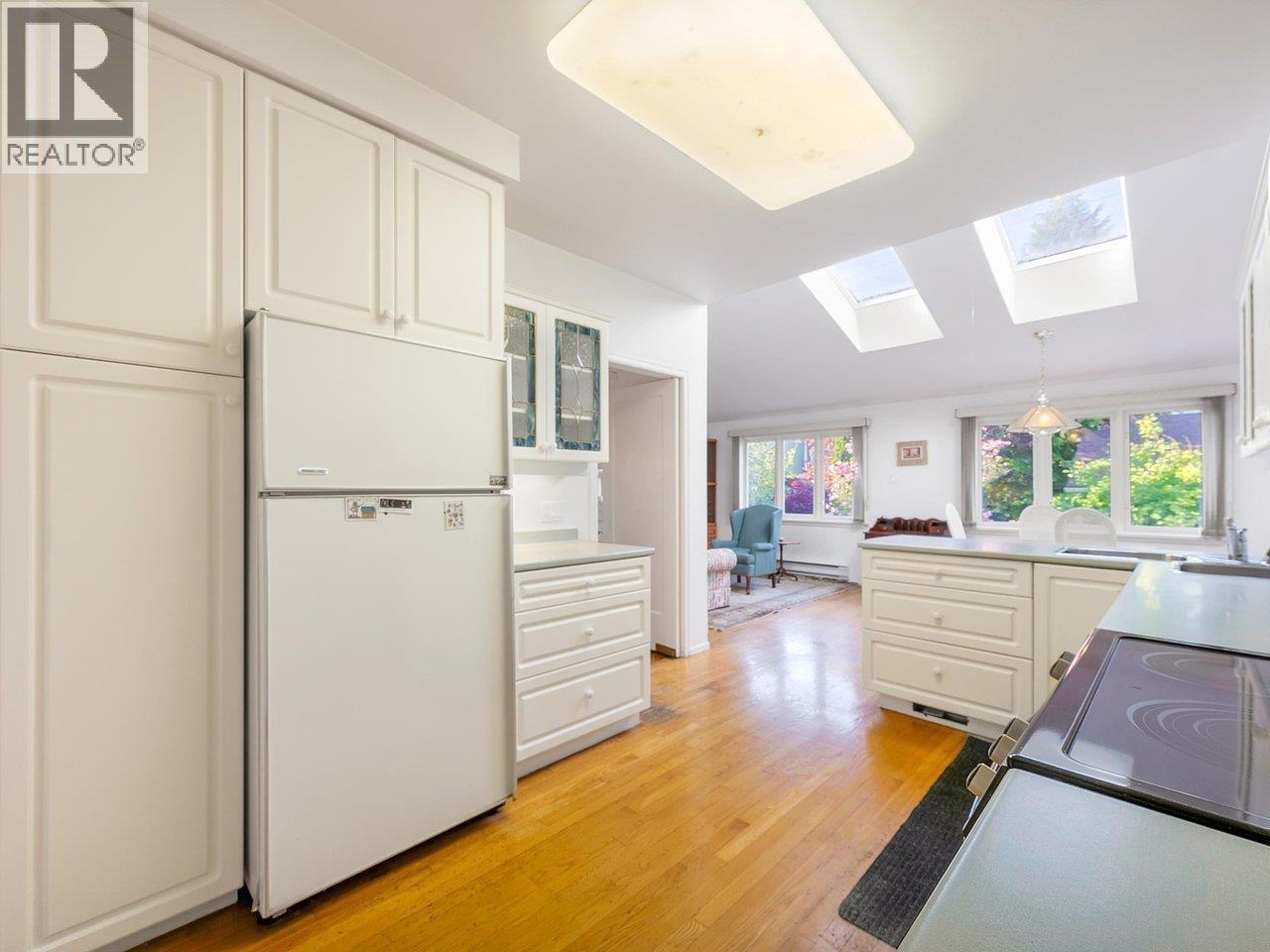 1967 W 42nd Avenue, Vancouver, British Columbia  V6M 2B2 - Photo 10 - R3107045