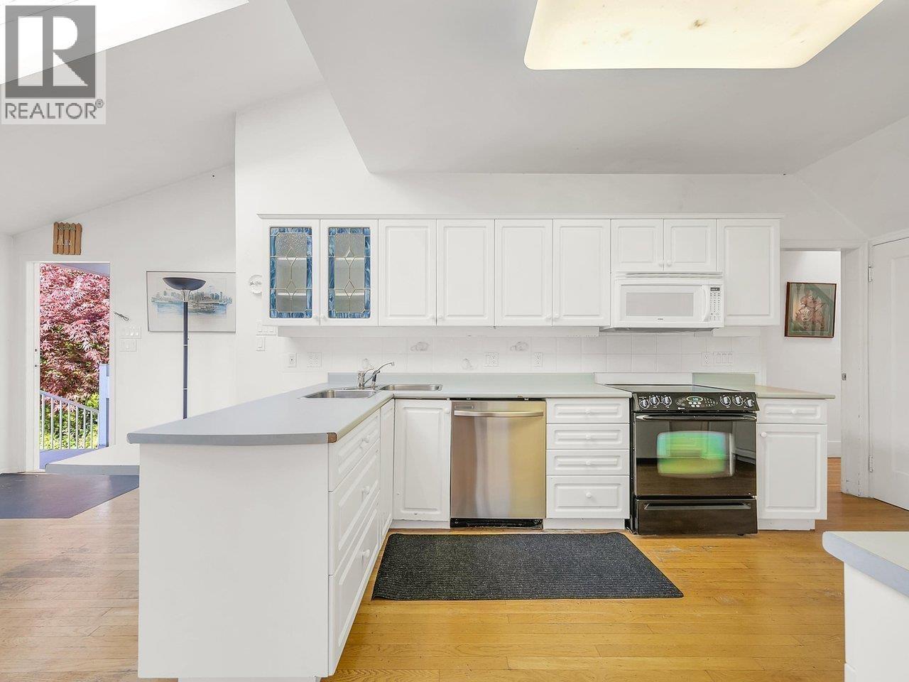 1967 W 42nd Avenue, Vancouver, British Columbia  V6M 2B2 - Photo 9 - R3107045