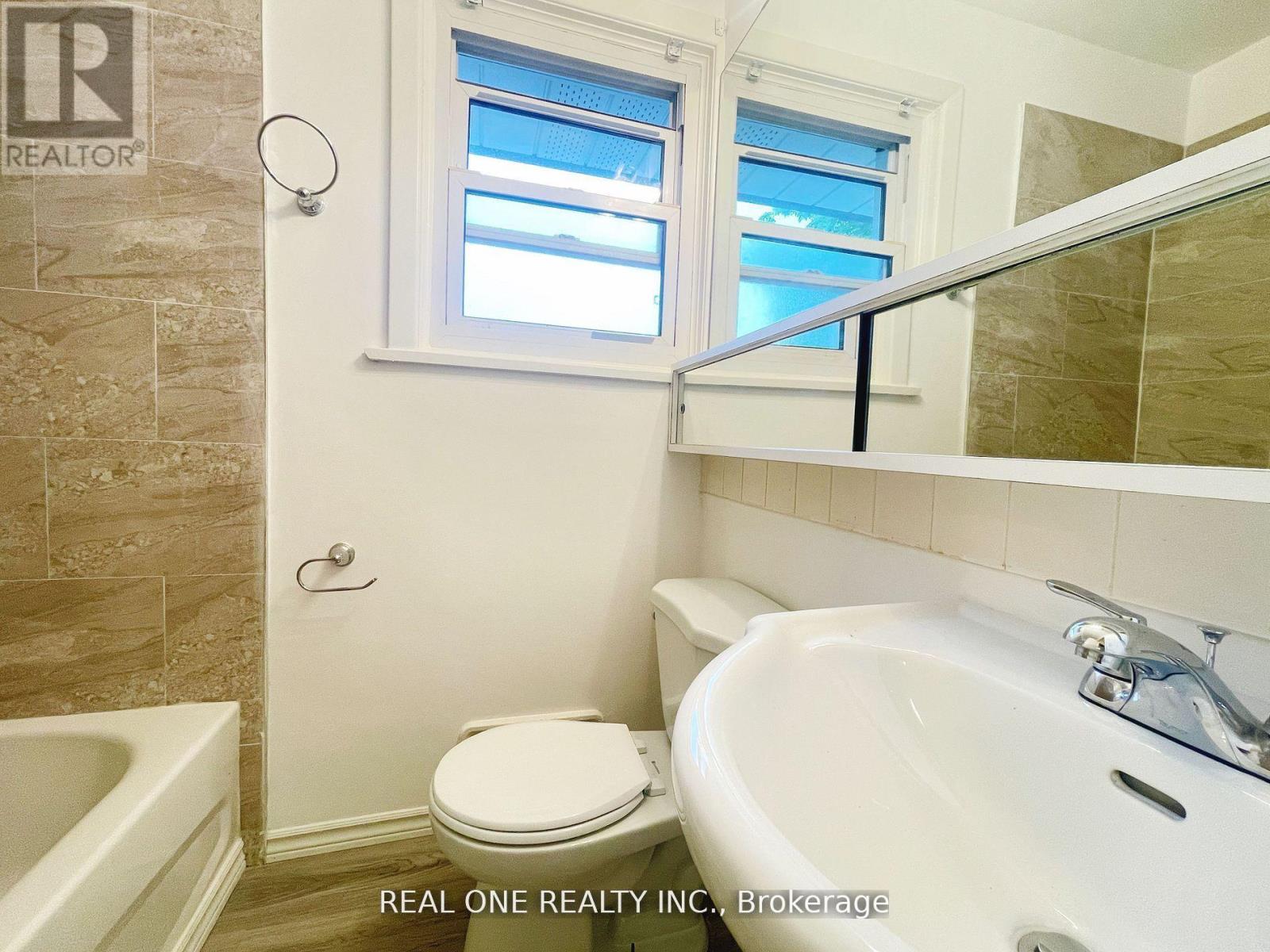 48 Lionel Heights Crescent, Toronto, Ontario  M3A 1M1 - Photo 19 - C12960718