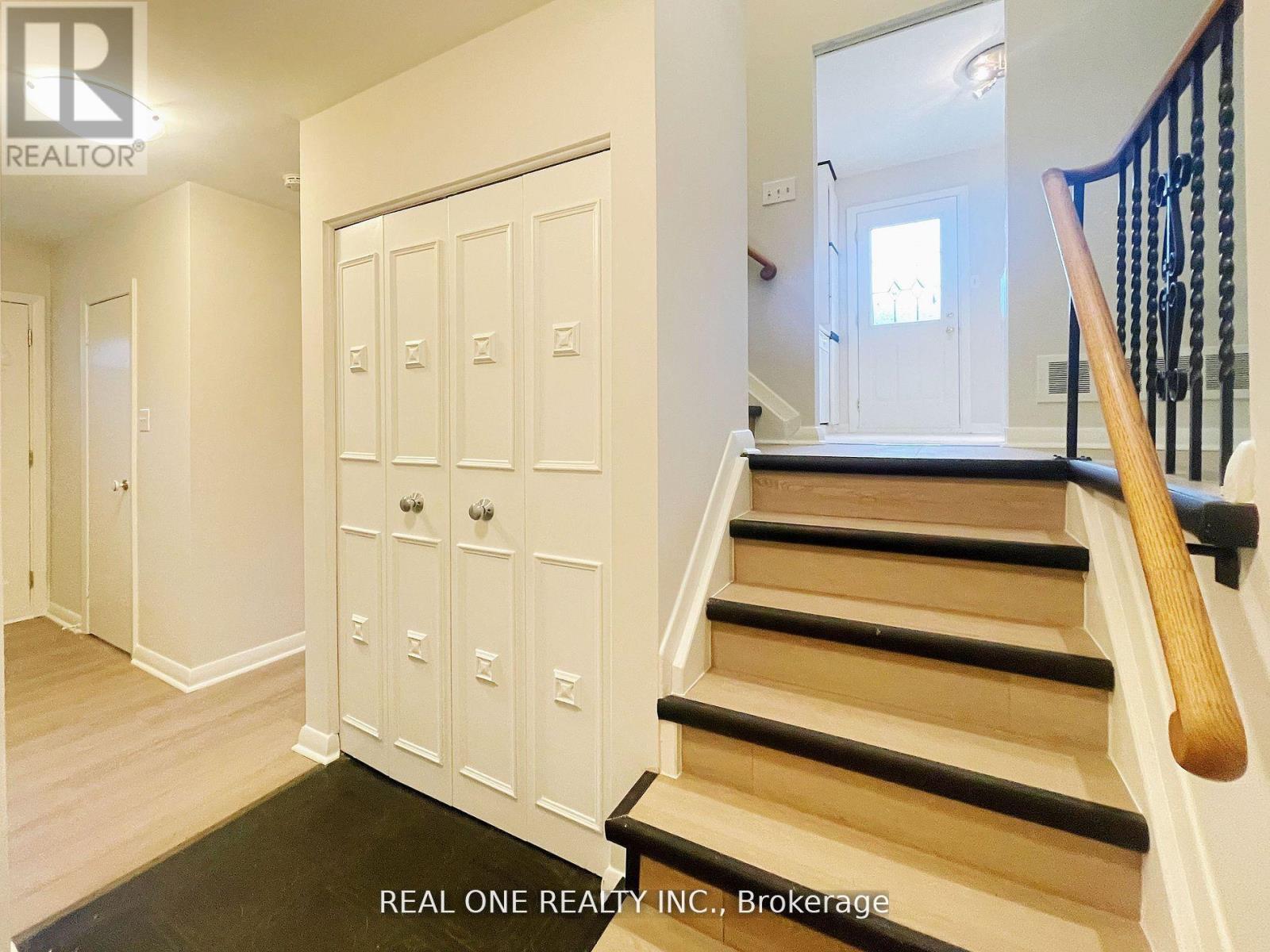 48 Lionel Heights Crescent, Toronto, Ontario  M3A 1M1 - Photo 4 - C12960718