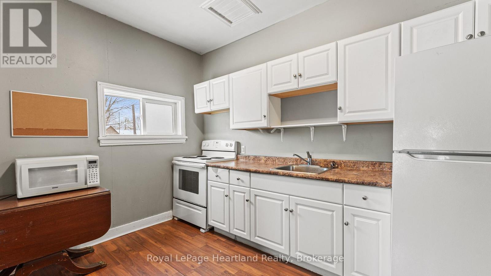 190 Albert Street, Central Huron, Ontario N0M 1L0 - Photo 29 - X12958258