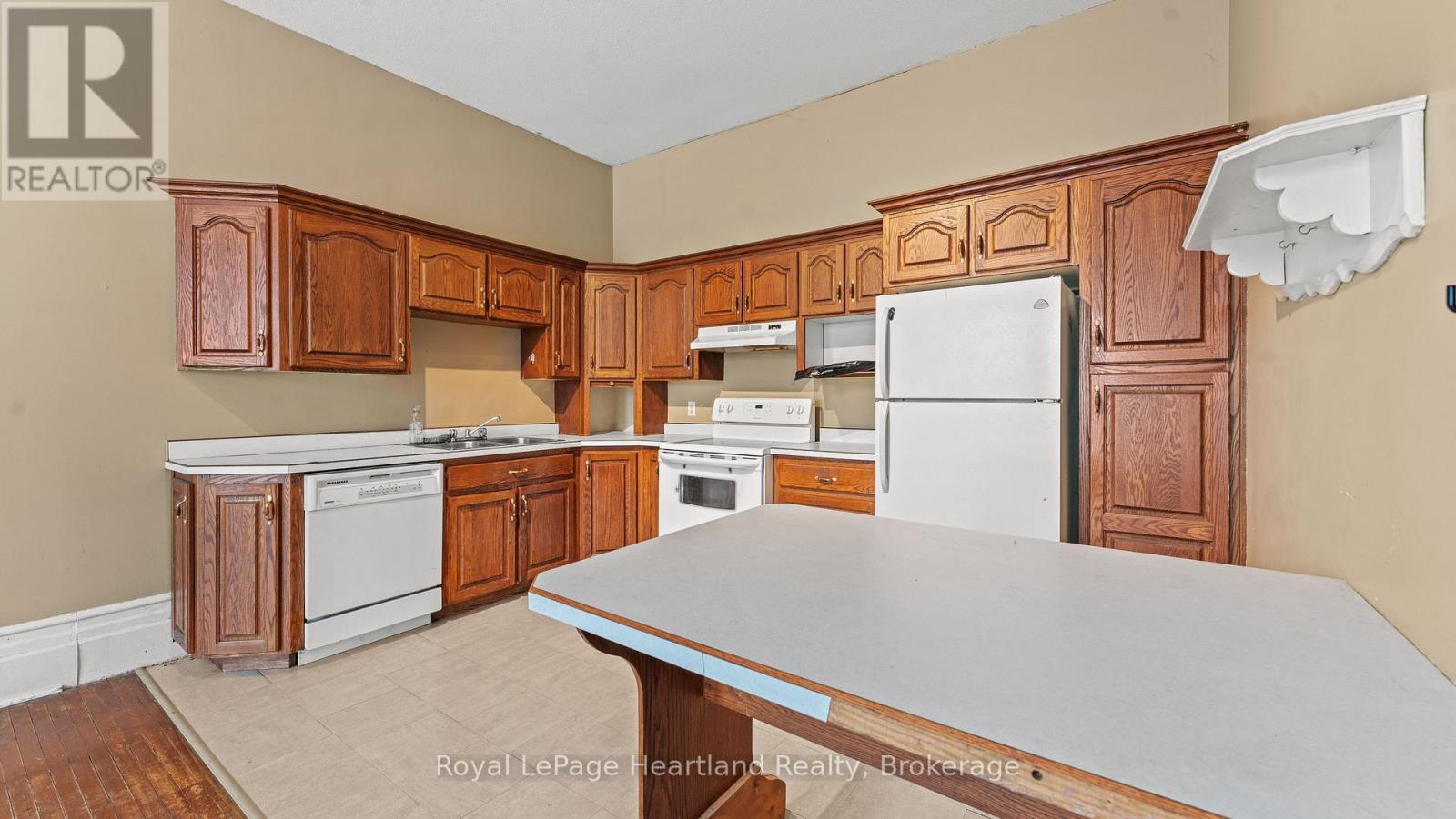 190 Albert Street, Central Huron, Ontario N0M 1L0 - Photo 7 - X12958258