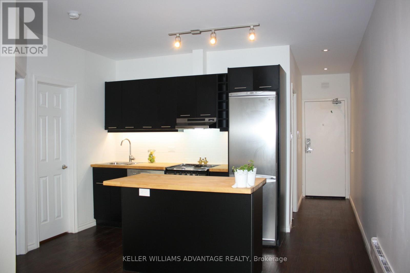 B - 242 Highfield Road, Toronto, Ontario  M4L 2V5 - Photo 2 - E12960660