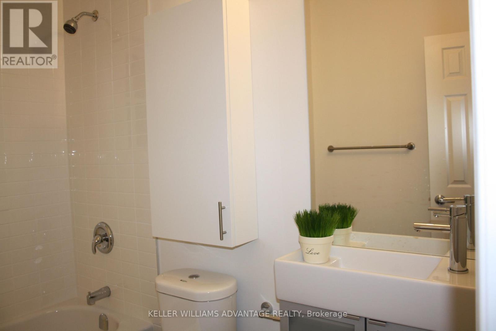 B - 242 Highfield Road, Toronto, Ontario  M4L 2V5 - Photo 8 - E12960660