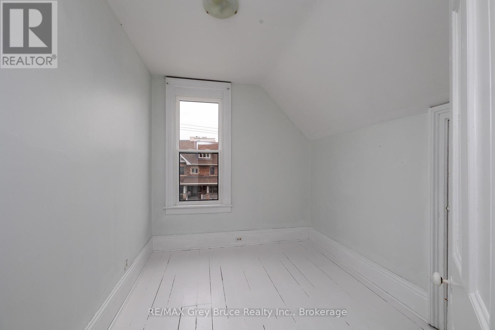 902 2nd Avenue W, Owen Sound, Ontario N4K 4M7 - Photo 17 - X12960484