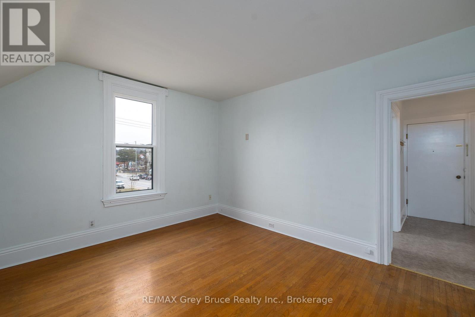 902 2nd Avenue W, Owen Sound, Ontario N4K 4M7 - Photo 13 - X12960484