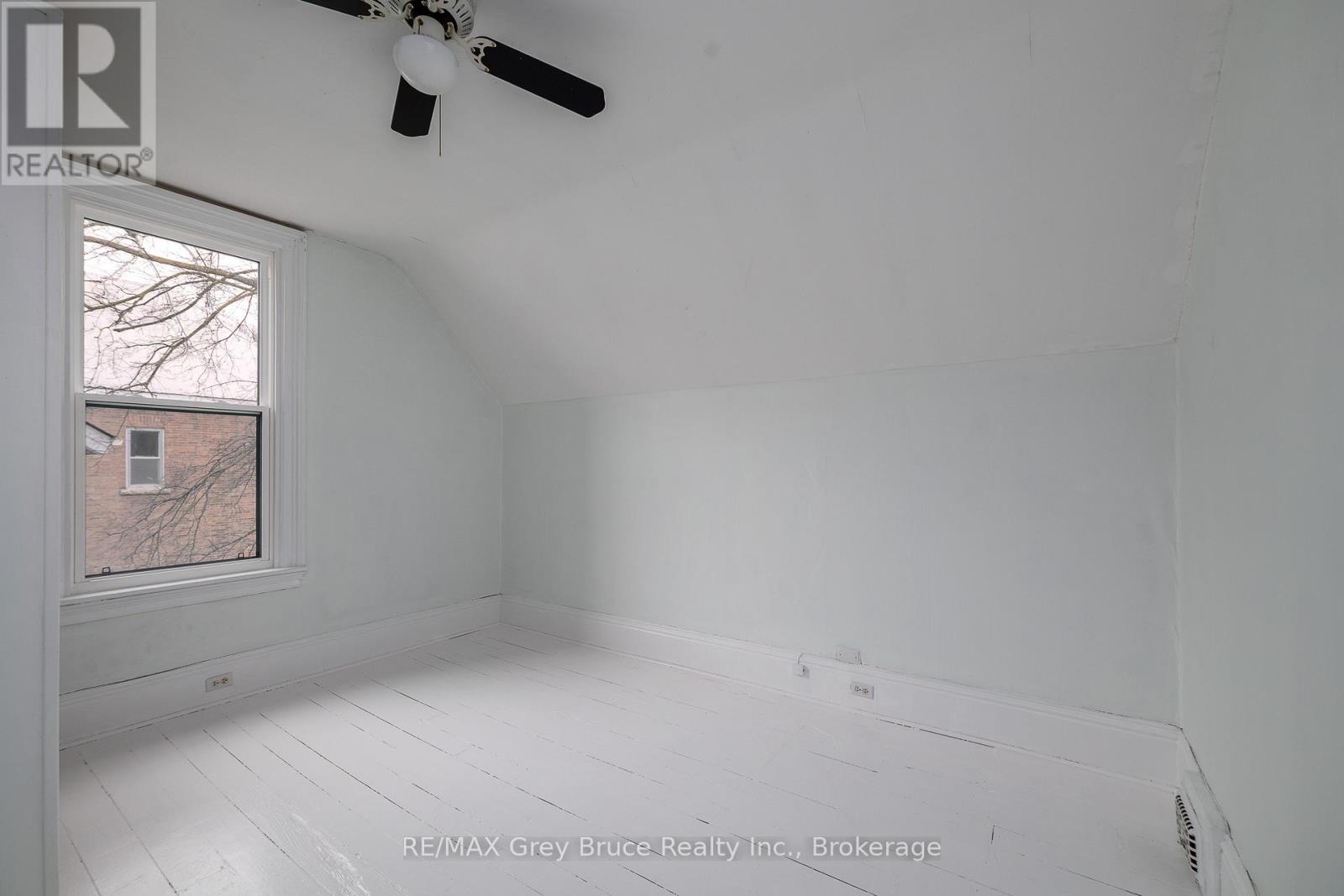 902 2nd Avenue W, Owen Sound, Ontario N4K 4M7 - Photo 14 - X12960484