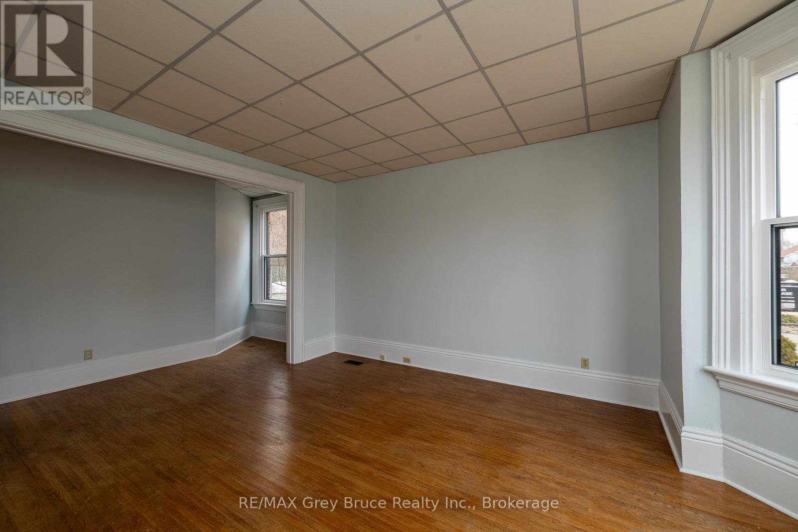 902 2nd Avenue W, Owen Sound, Ontario N4K 4M7 - Photo 34 - X12960484