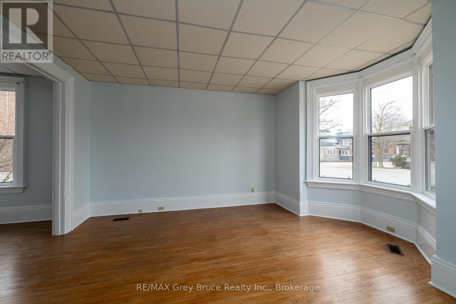 902 2nd Avenue W, Owen Sound, Ontario N4K 4M7 - Photo 32 - X12960484