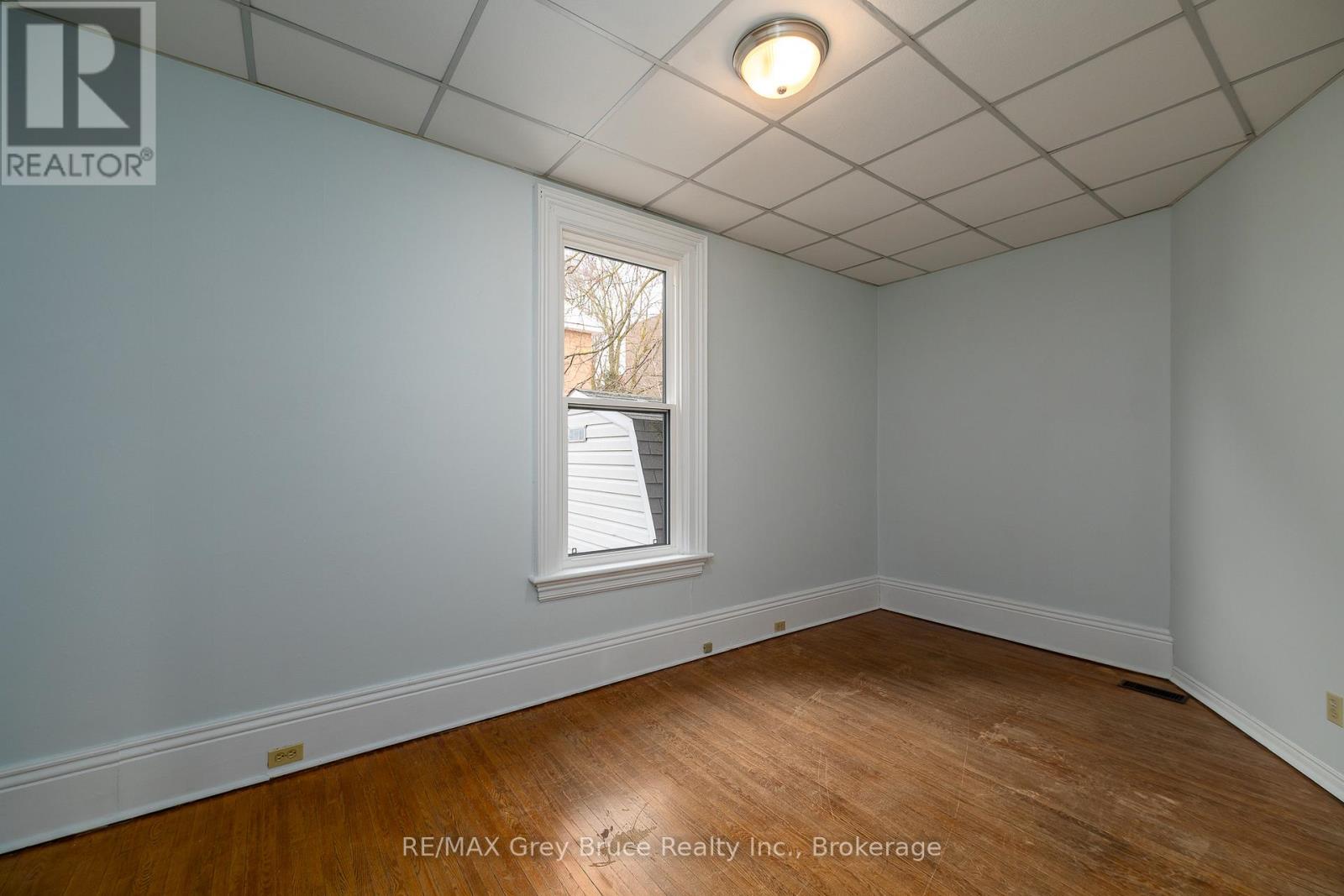 902 2nd Avenue W, Owen Sound, Ontario N4K 4M7 - Photo 36 - X12960484