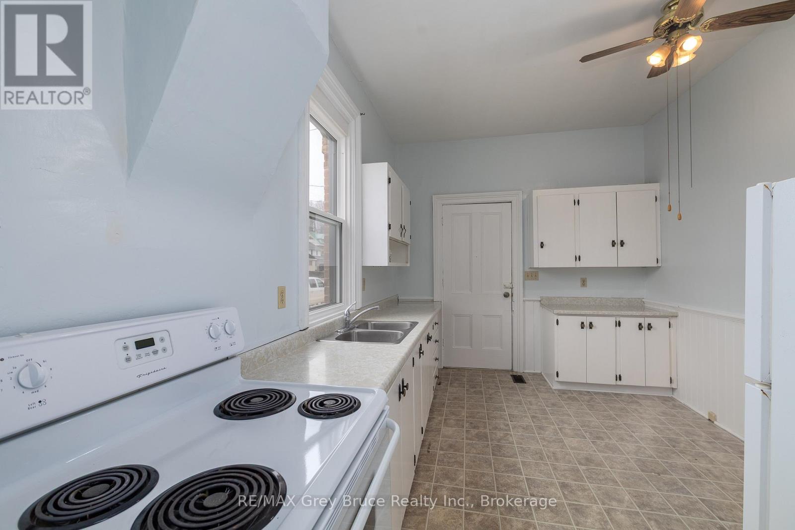 902 2nd Avenue W, Owen Sound, Ontario N4K 4M7 - Photo 27 - X12960484