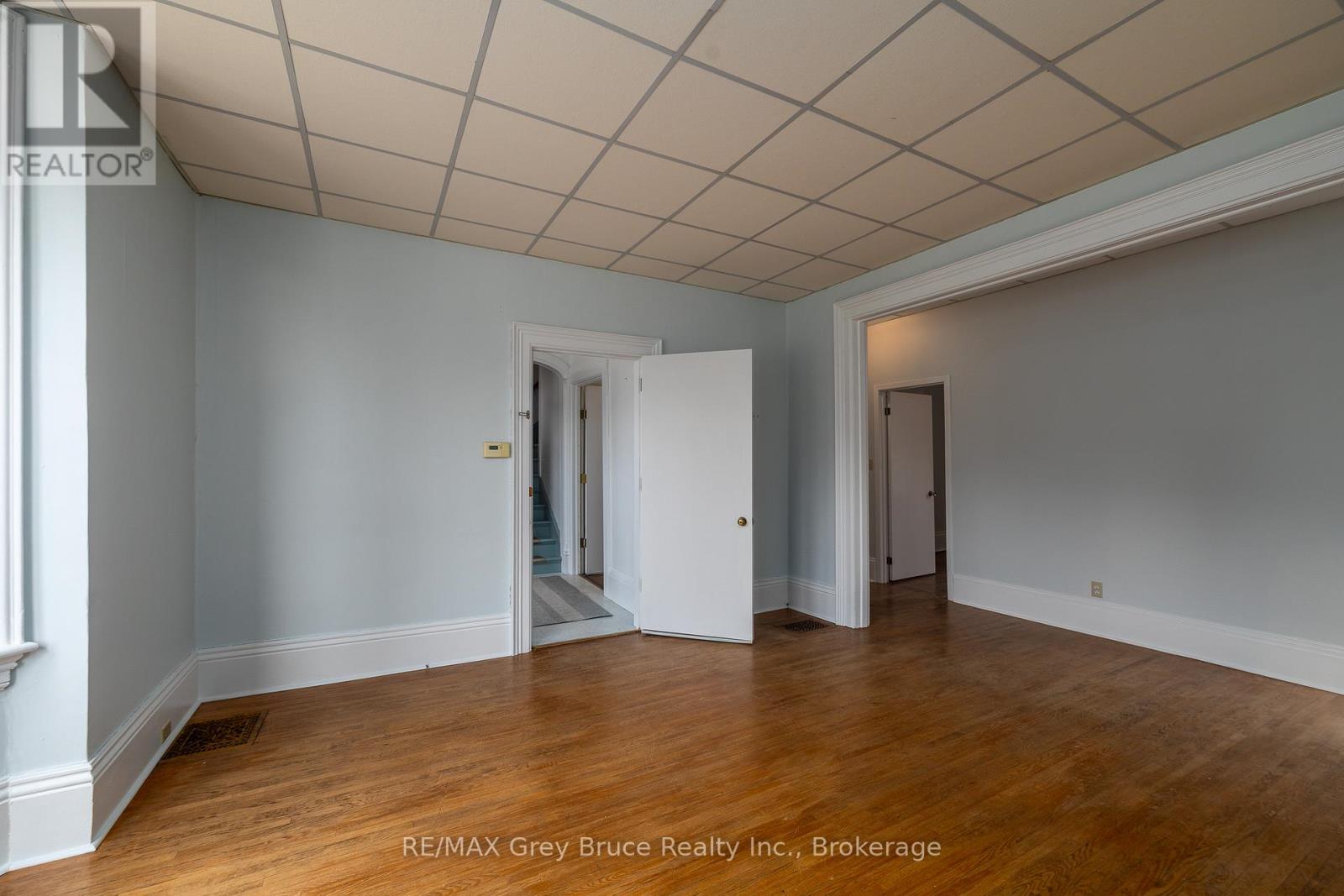 902 2nd Avenue W, Owen Sound, Ontario N4K 4M7 - Photo 35 - X12960484