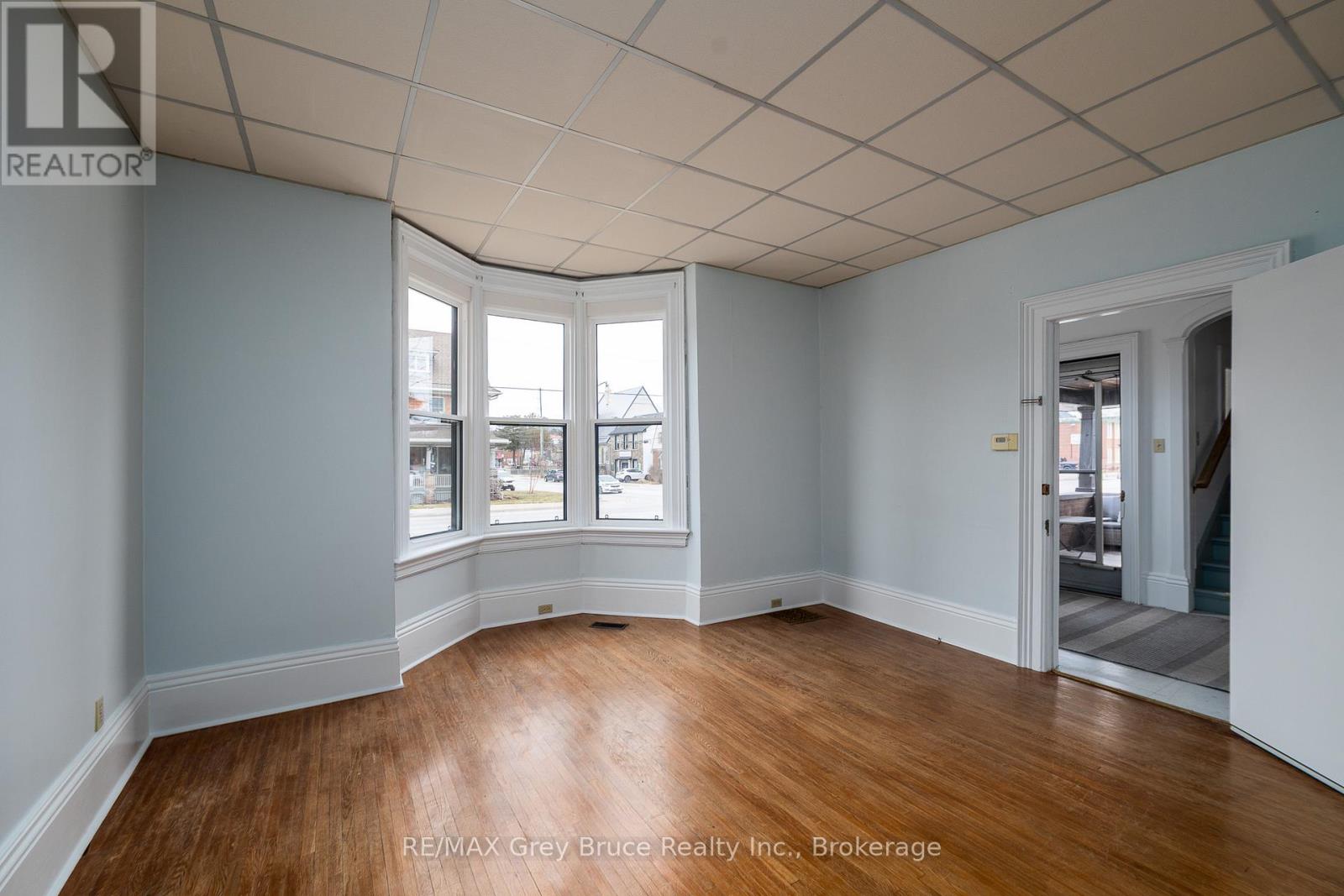 902 2nd Avenue W, Owen Sound, Ontario N4K 4M7 - Photo 31 - X12960484