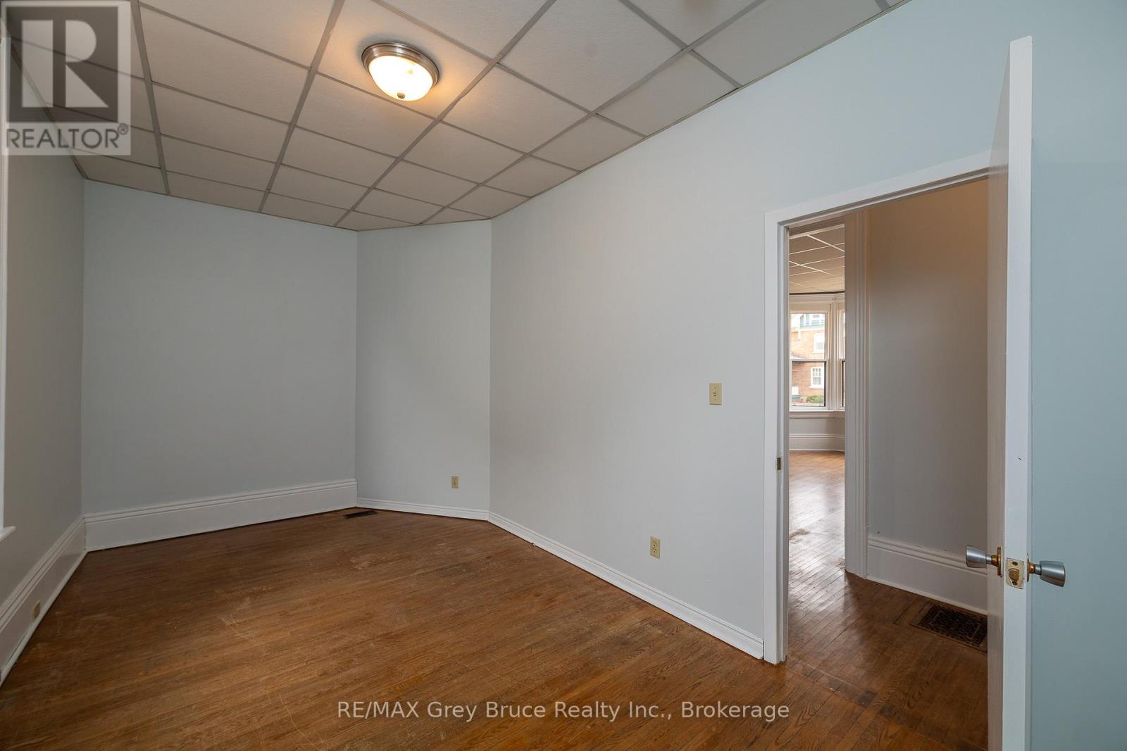 902 2nd Avenue W, Owen Sound, Ontario N4K 4M7 - Photo 37 - X12960484