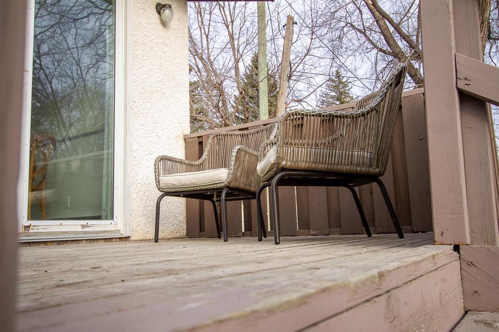 282 Third Street, Steinbach, Manitoba  R5G 0T8 - Photo 3 - 202606393