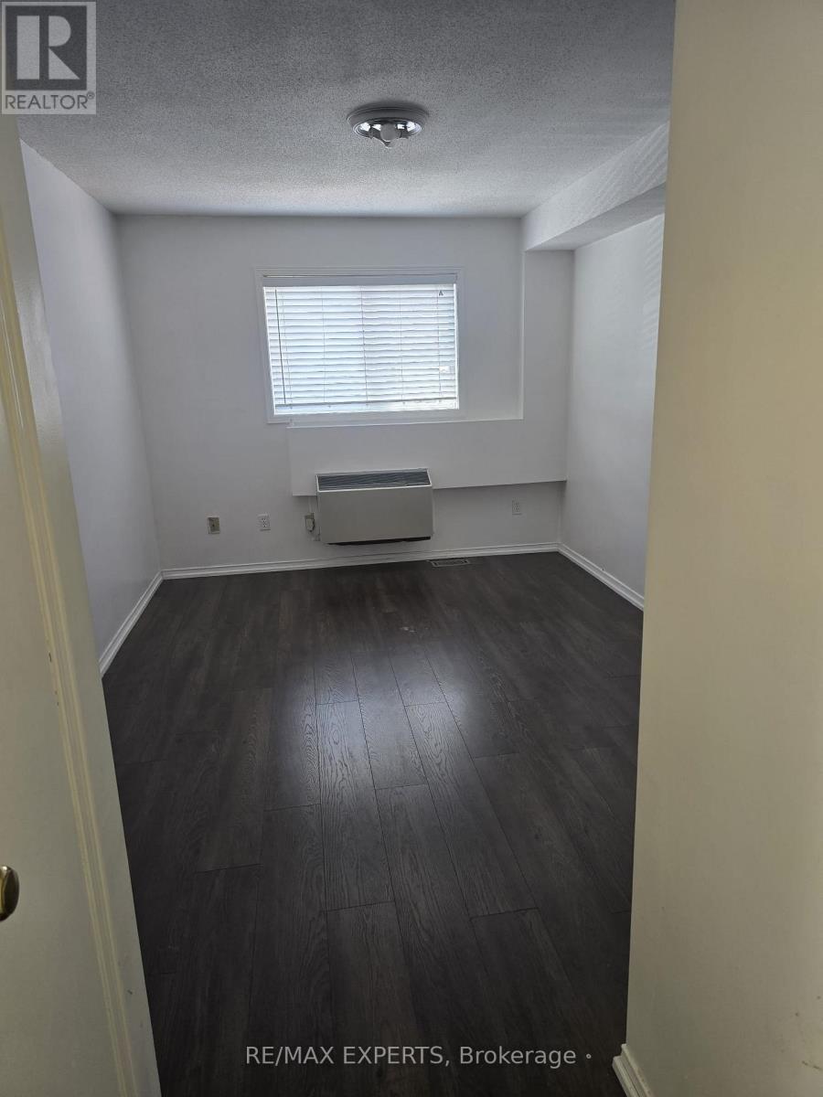 210 - 120 Bell Farm Road, Barrie, Ontario  L4M 6J2 - Photo 5 - S12960736