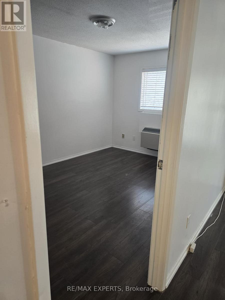 210 - 120 Bell Farm Road, Barrie, Ontario  L4M 6J2 - Photo 6 - S12960736