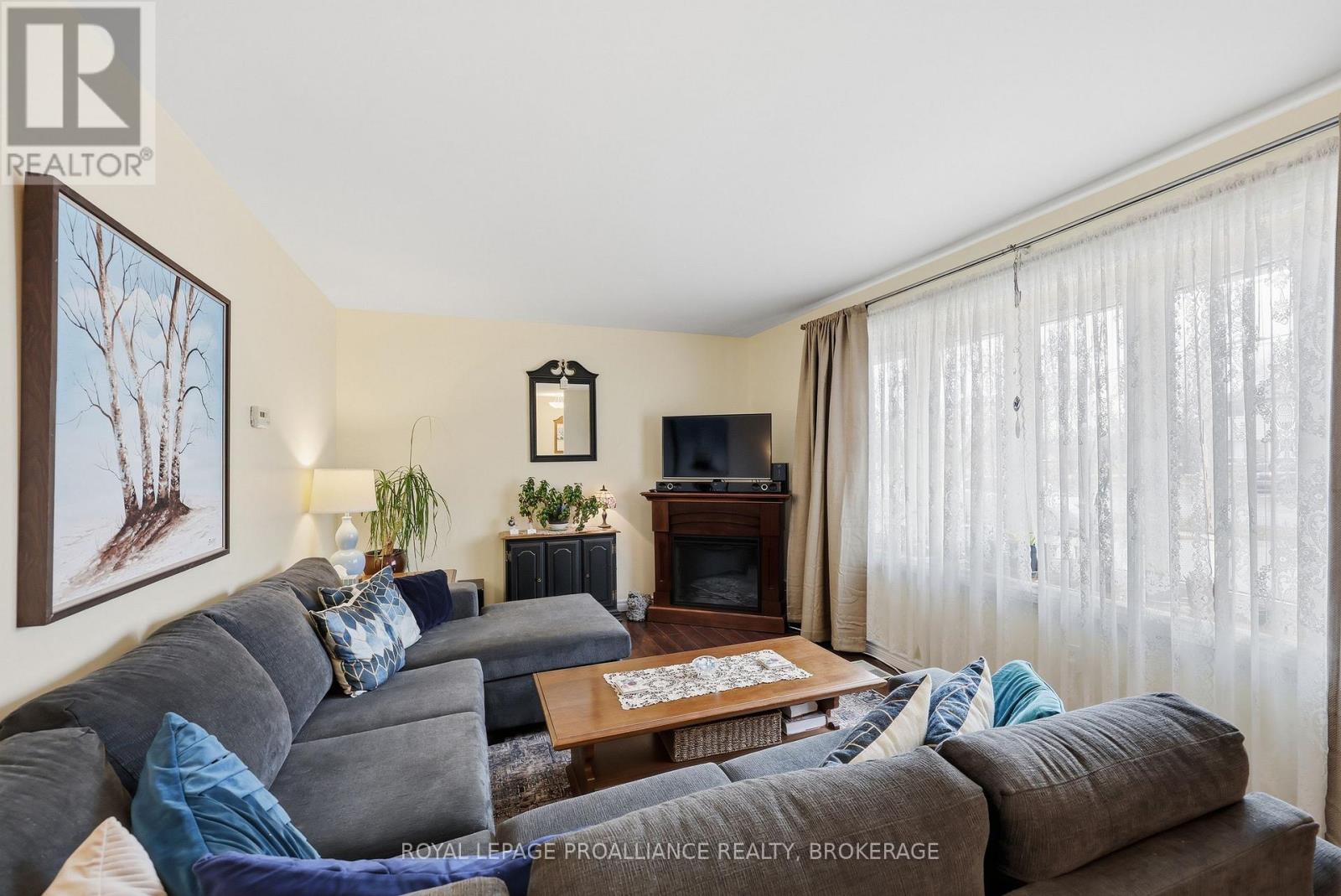 5 - 9 Winchester Drive, Greater Napanee, Ontario  K7R 3P9 - Photo 12 - X12930582