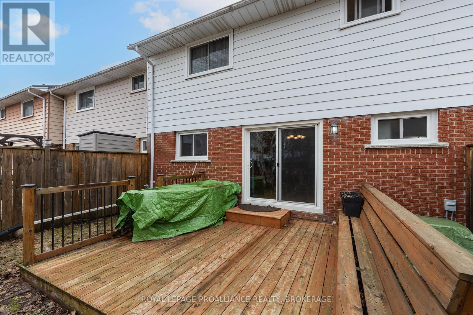 5 - 9 Winchester Drive, Greater Napanee, Ontario  K7R 3P9 - Photo 7 - X12930582