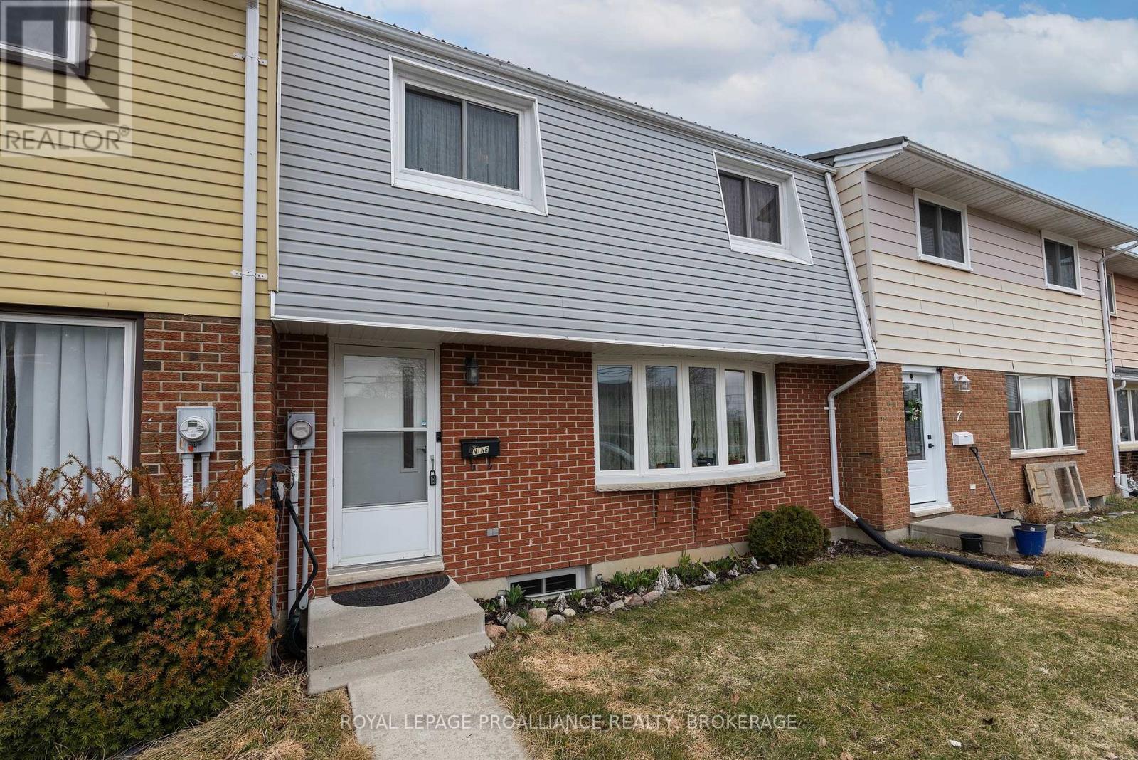 5 - 9 Winchester Drive, Greater Napanee, Ontario  K7R 3P9 - Photo 4 - X12930582