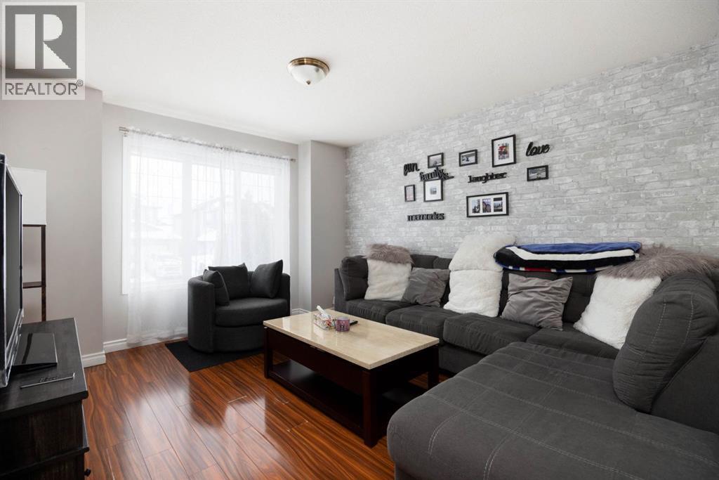 216 Parry Crescent, Fort Mcmurray, Alberta  T9K 0A4 - Photo 3 - A2291822