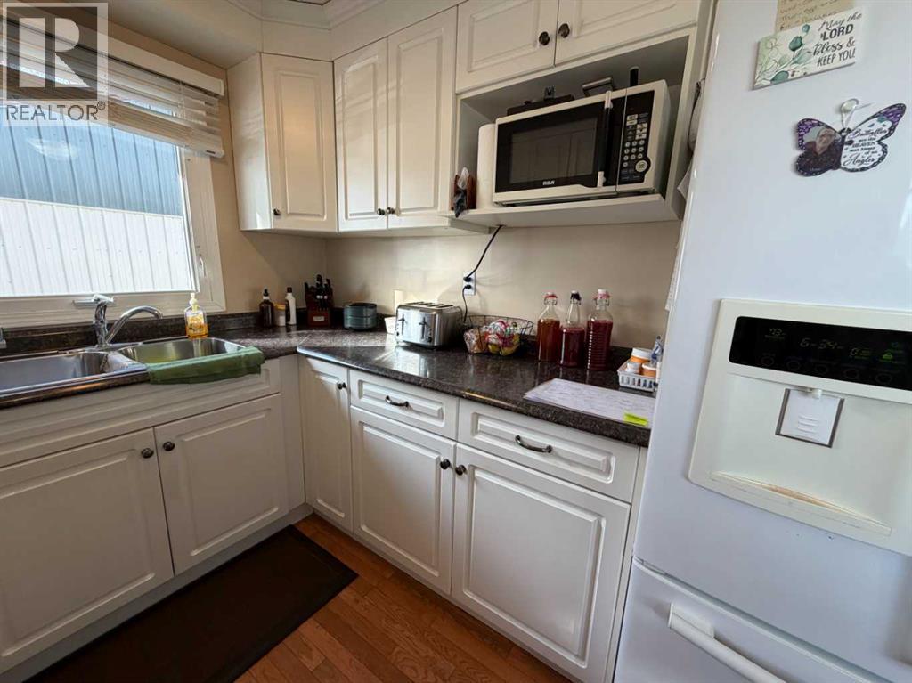 330 3 Avenue E, Bow Island, Alberta  T0K 0G0 - Photo 8 - A2289164