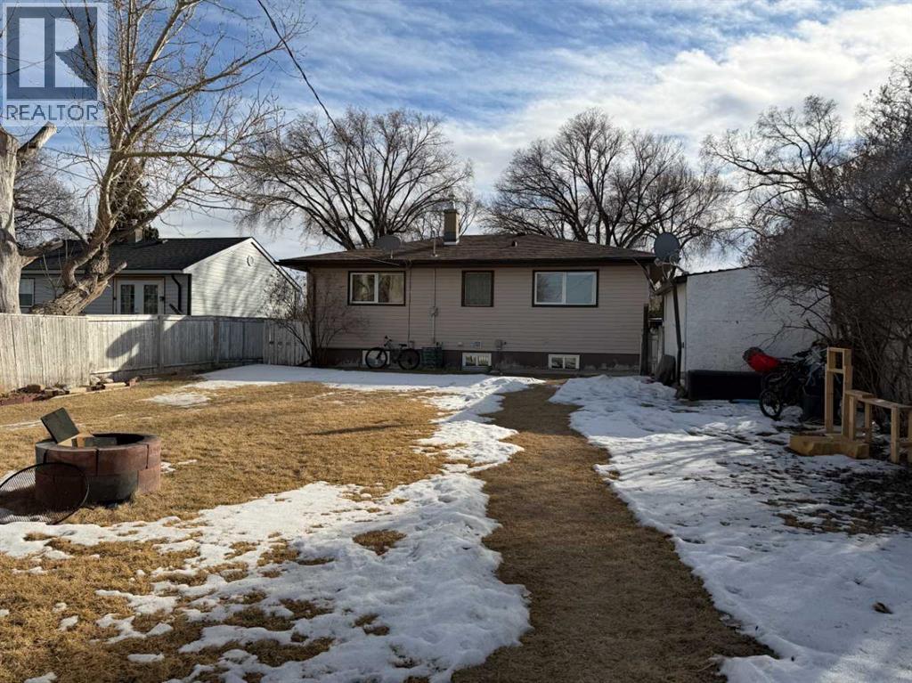 330 3 Avenue E, Bow Island, Alberta  T0K 0G0 - Photo 3 - A2289164