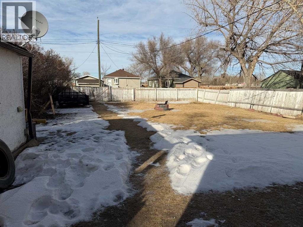 330 3 Avenue E, Bow Island, Alberta  T0K 0G0 - Photo 2 - A2289164