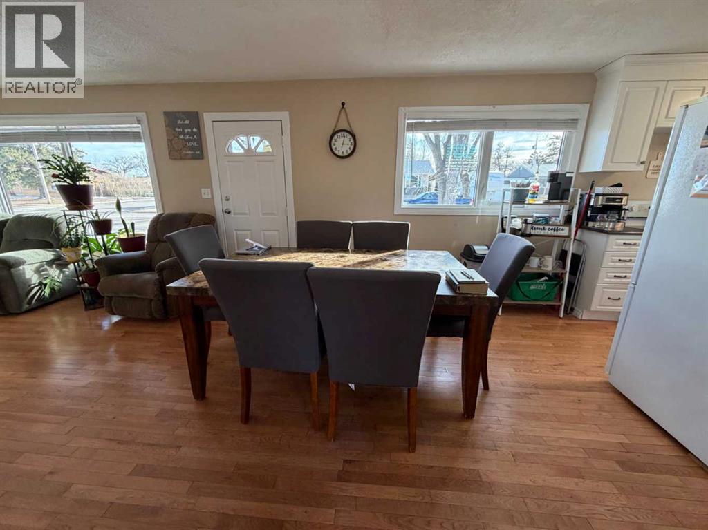 330 3 Avenue E, Bow Island, Alberta  T0K 0G0 - Photo 6 - A2289164
