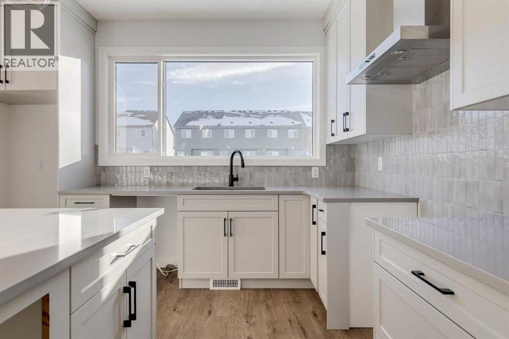 33 Savanna Place Ne, Calgary, Alberta  T3J 4B6 - Photo 2 - A2286886