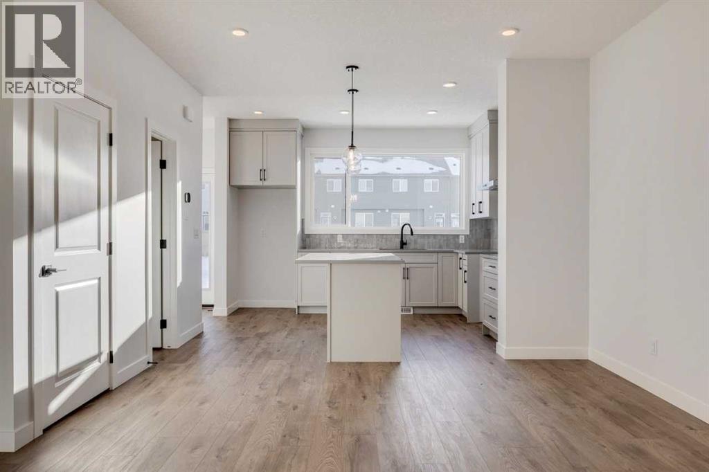 33 Savanna Place Ne, Calgary, Alberta  T3J 4B6 - Photo 4 - A2286886